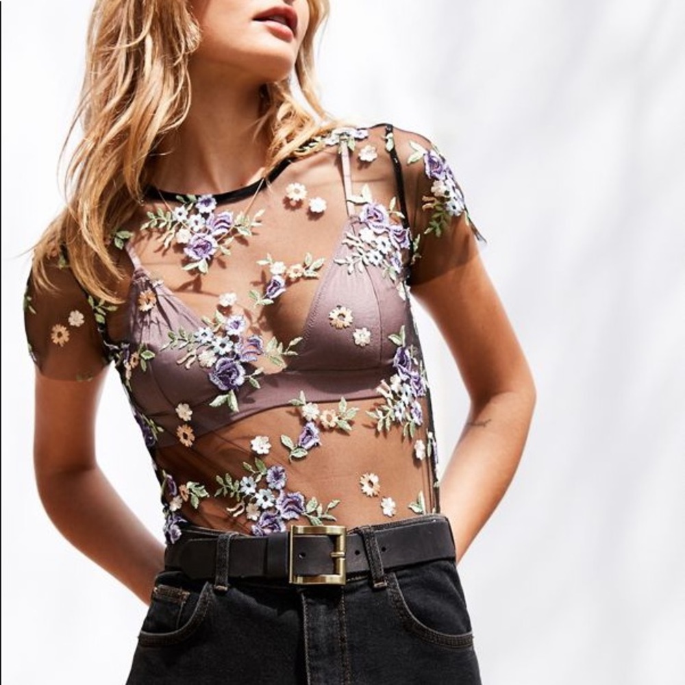 Kimchi Blue Embroidered Sheer Floral Crop Tee | Size XS | NWOT